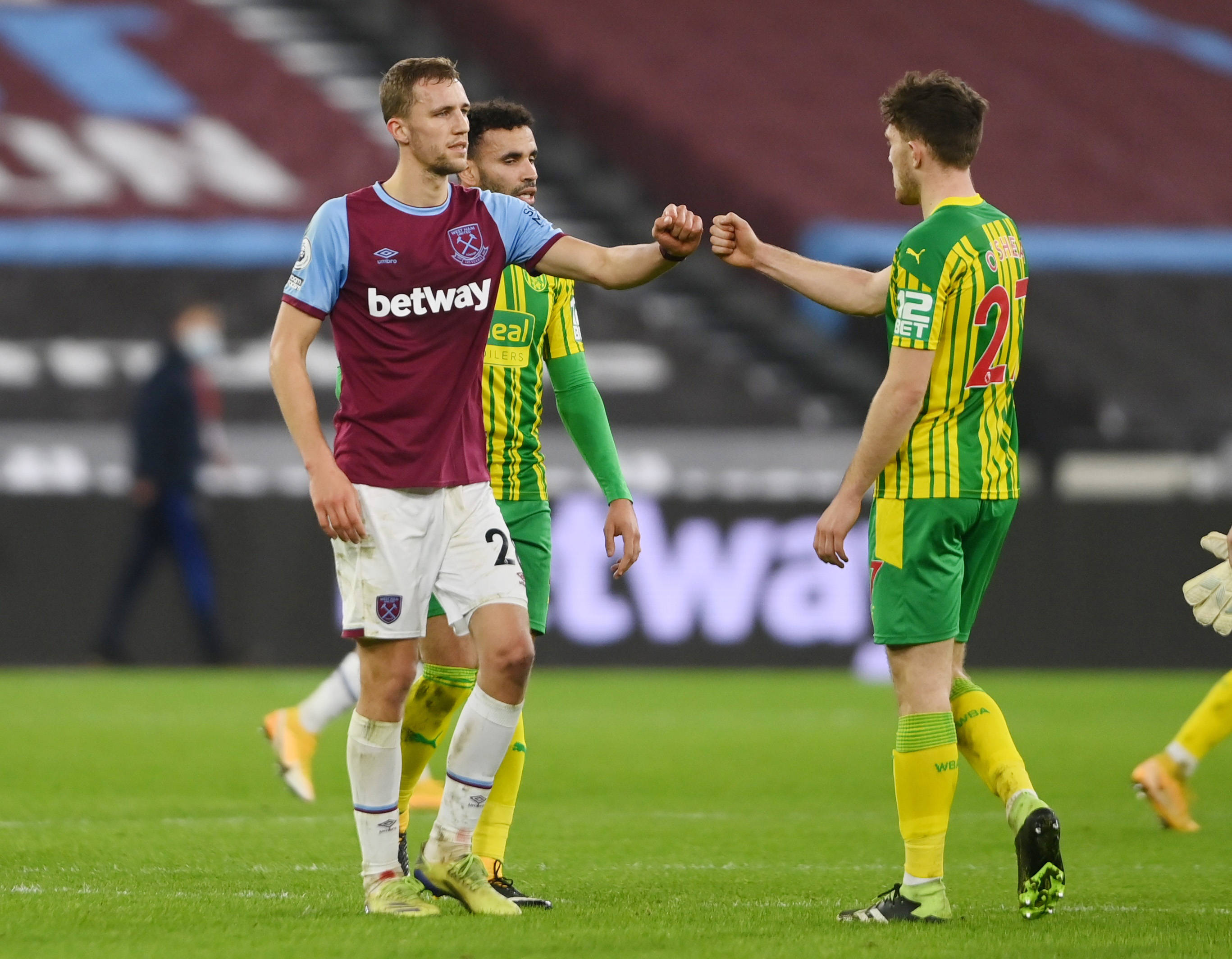 他们之间的 他们之间的