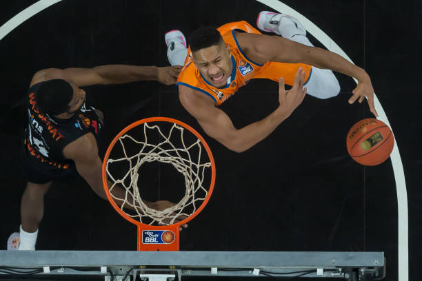 他极重视更 他极重视更